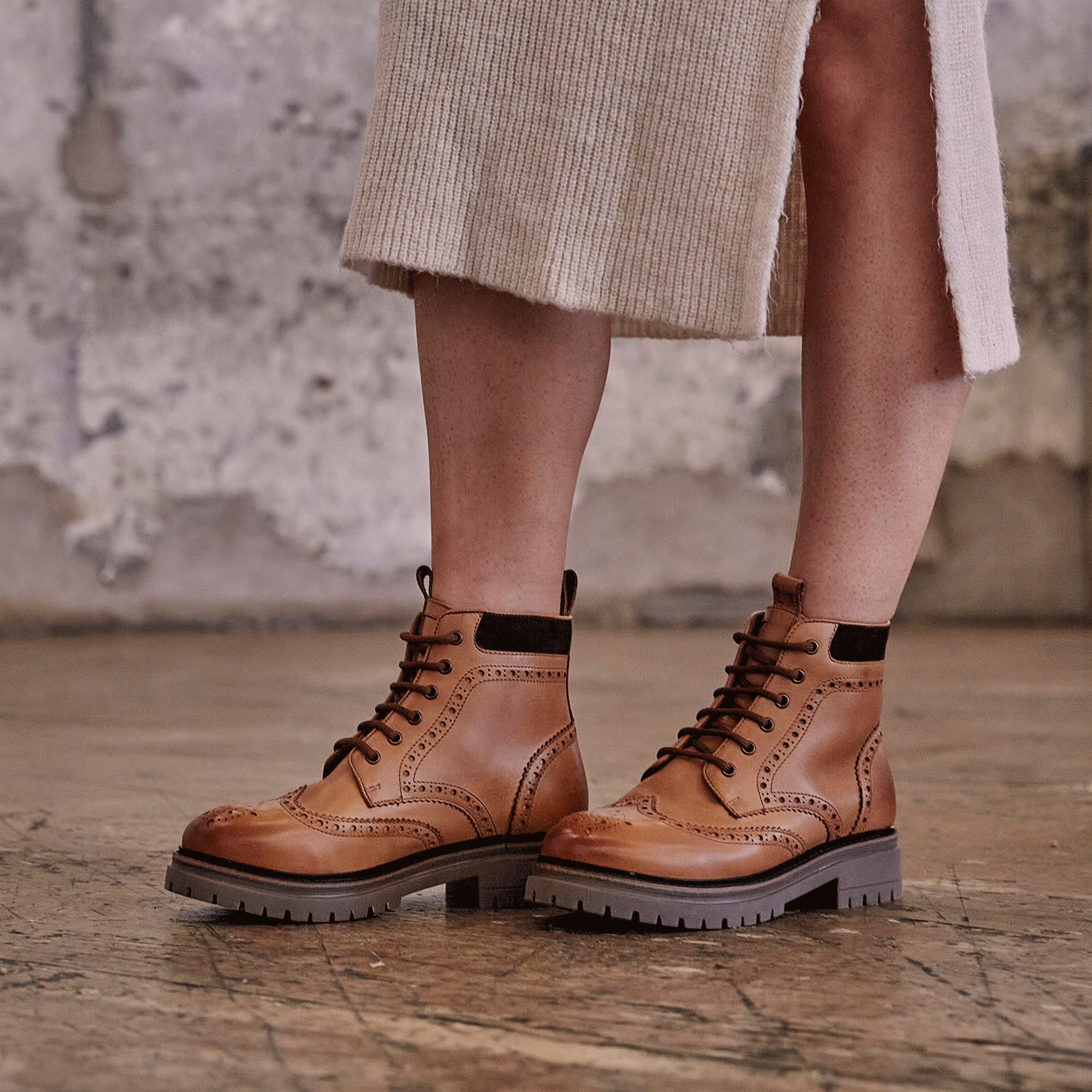 LANGHO / TAN-Women’s Boots